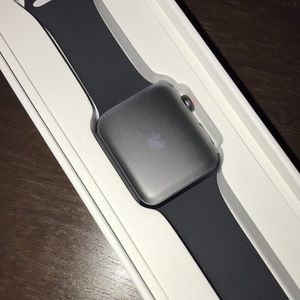 Apple Watch – Series 3
GPS & Cellular – 42mm